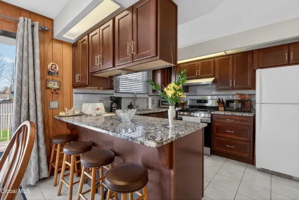 $349,900 | 20 Willow Street, Rotterdam, NY 12306