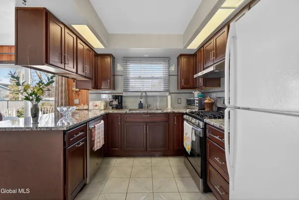 $349,900 | 20 Willow Street, Rotterdam, NY 12306