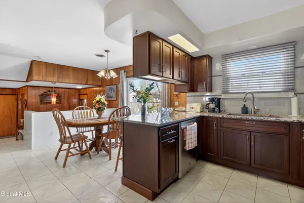 $349,900 | 20 Willow Street, Rotterdam, NY 12306