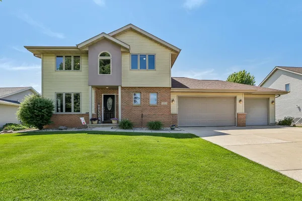 $478,000 | 612 Greenfield Drive, DeForest, WI 53532