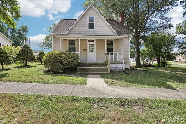 $169,900 | 122 West 1st Street, Trenton, IL 62293