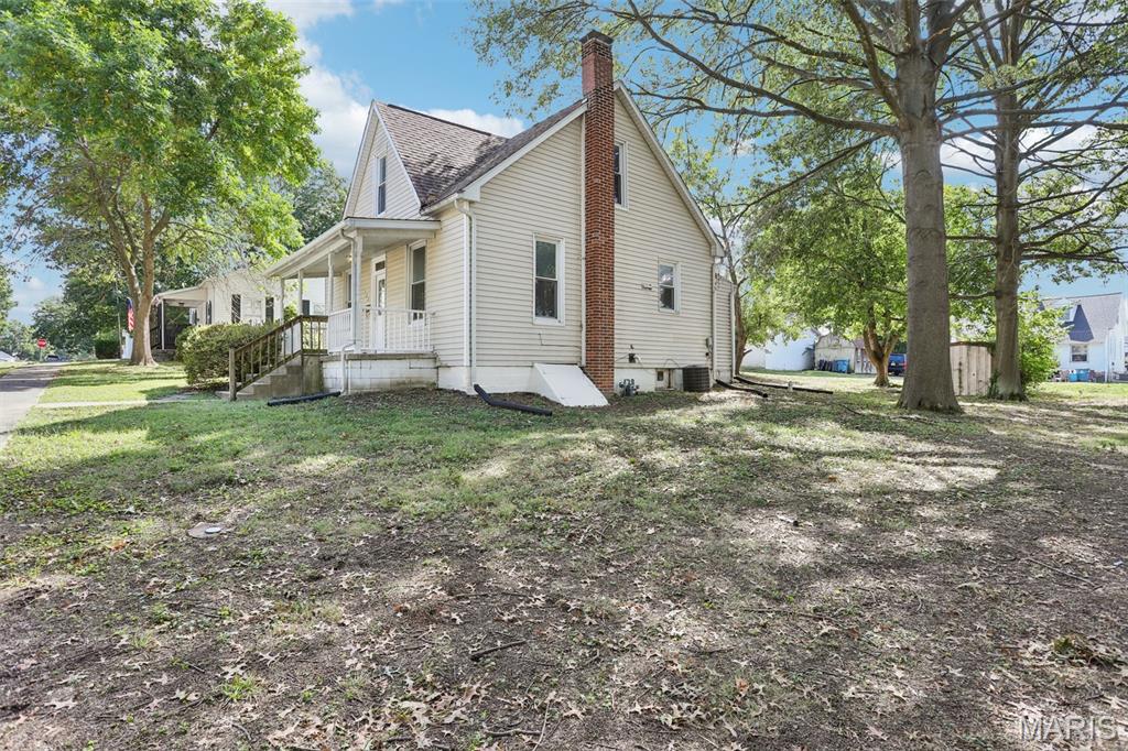 122 West 1st Street Trenton, IL 62293 - Photo 3 of 31