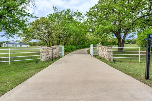 $1,250,000 | 10501 County Road 1016, Burleson, TX 76028