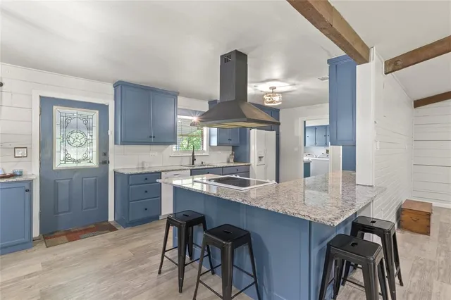 $575,000 | 323 Dyer Circle, Payne Springs, TX 75156