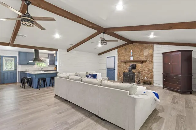 $575,000 | 323 Dyer Circle, Payne Springs, TX 75156