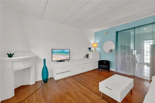 $2,050 | 439 15th Street, Unit 2, Miami Beach, FL 33139
