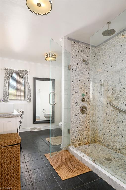 2141 Walker Road Winston-Salem, NC 27106 - Photo 19 of 50 Beautiful full bath in hallway