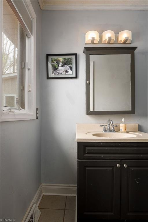 2141 Walker Road Winston-Salem, NC 27106 - Photo 23 of 50 Primary ensuite