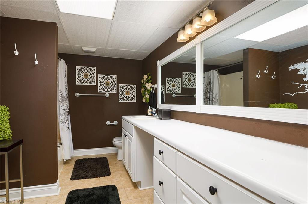 2141 Walker Road Winston-Salem, NC 27106 - Photo 32 of 50 Full bathroom downstairs