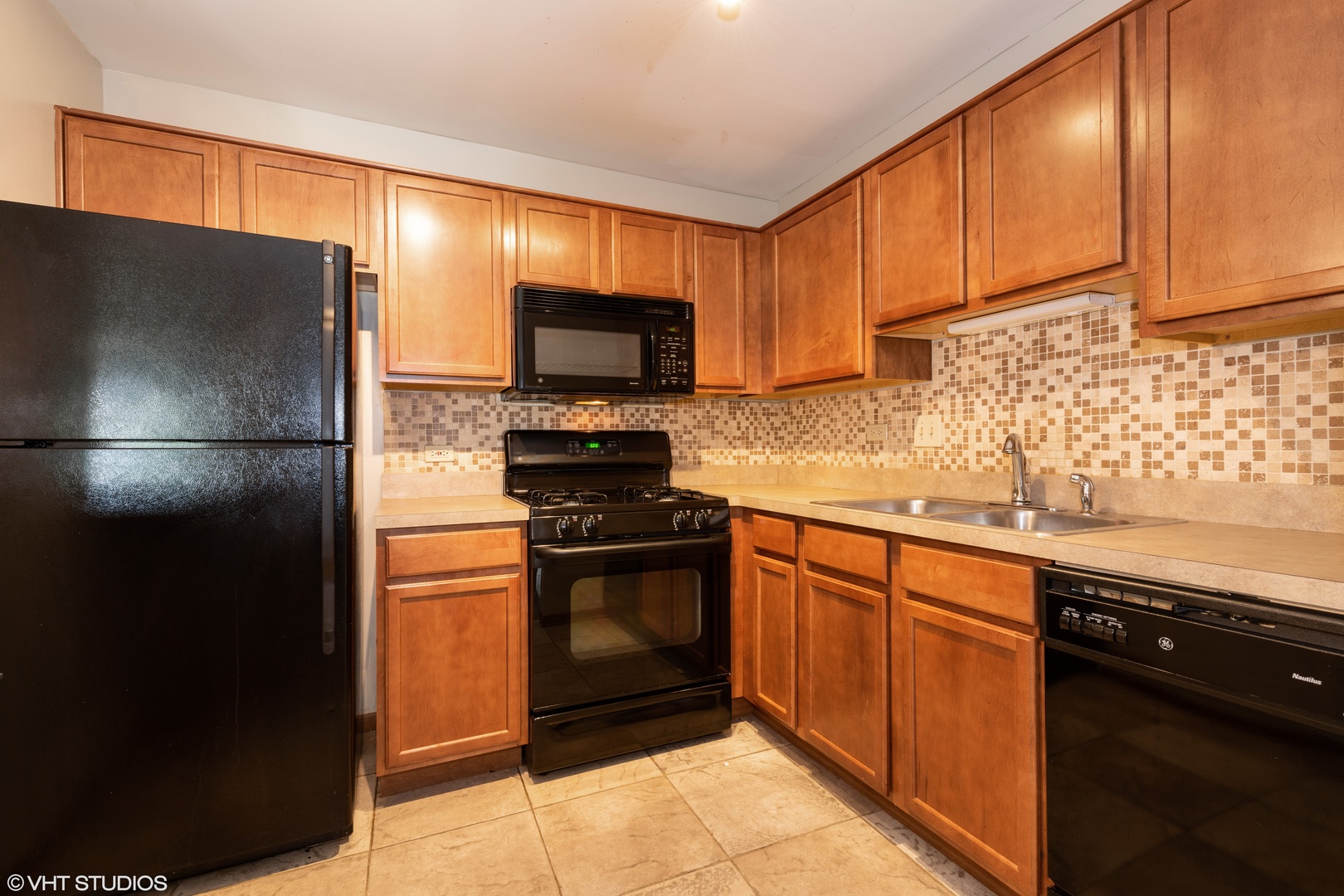 1352 McDowell Road, Unit 104 Naperville, IL 60563 - Photo 3 of 10