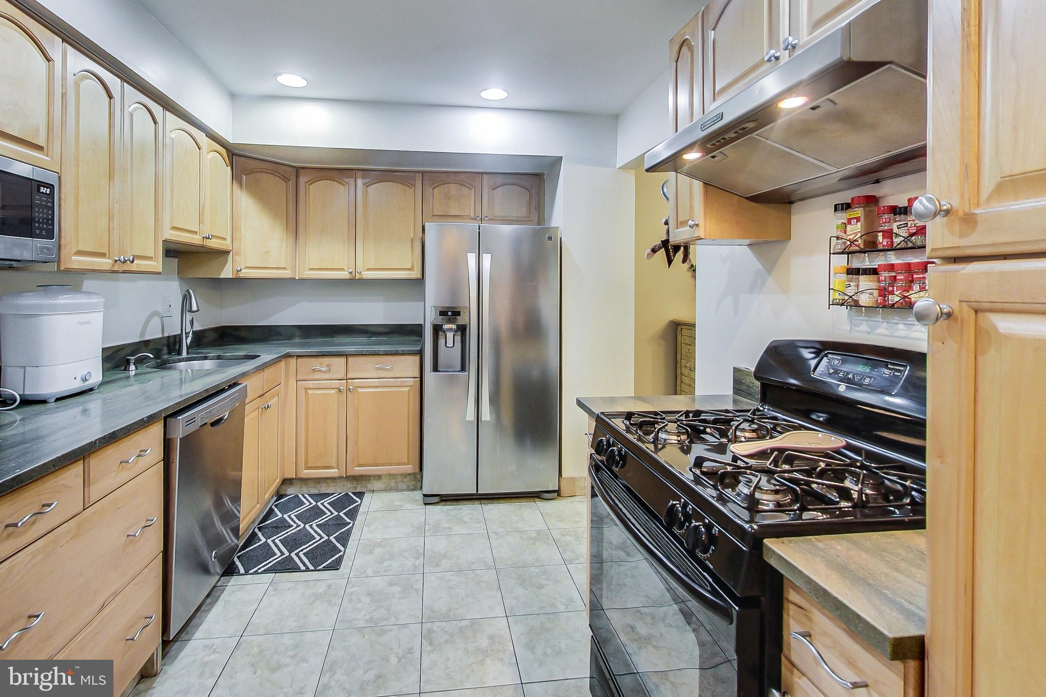 2420 Ansdel Court Reston, VA 20191 - Photo 6 of 28 Kitchen with stainless steel