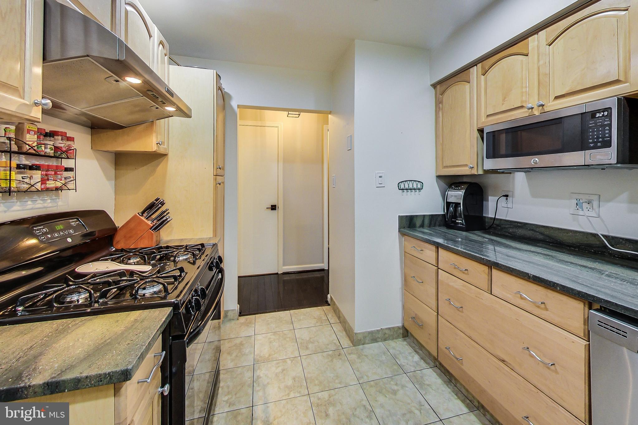 2420 Ansdel Court Reston, VA 20191 - Photo 8 of 28 Kitchen with tons of cabinet space