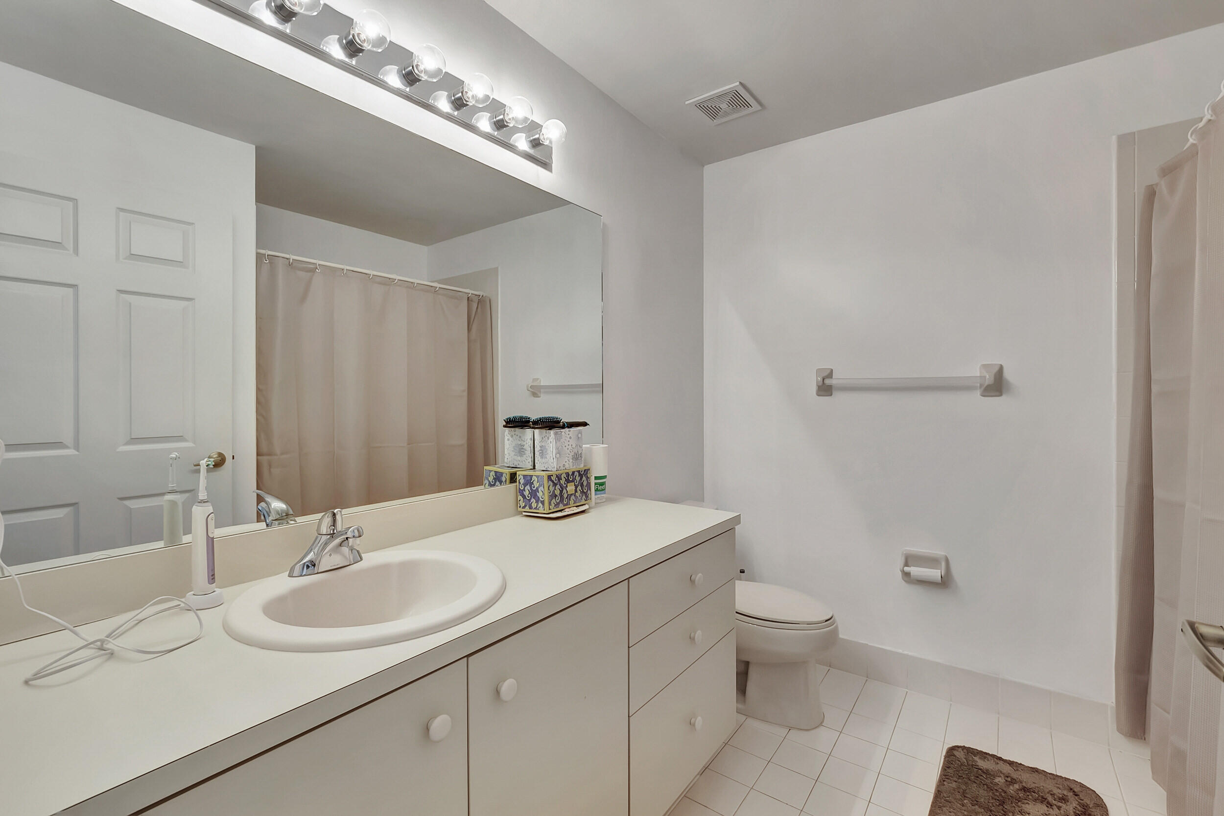 6112 Petunia Road Delray Beach, FL 33484 - Photo 12 of 29 2ND BATH