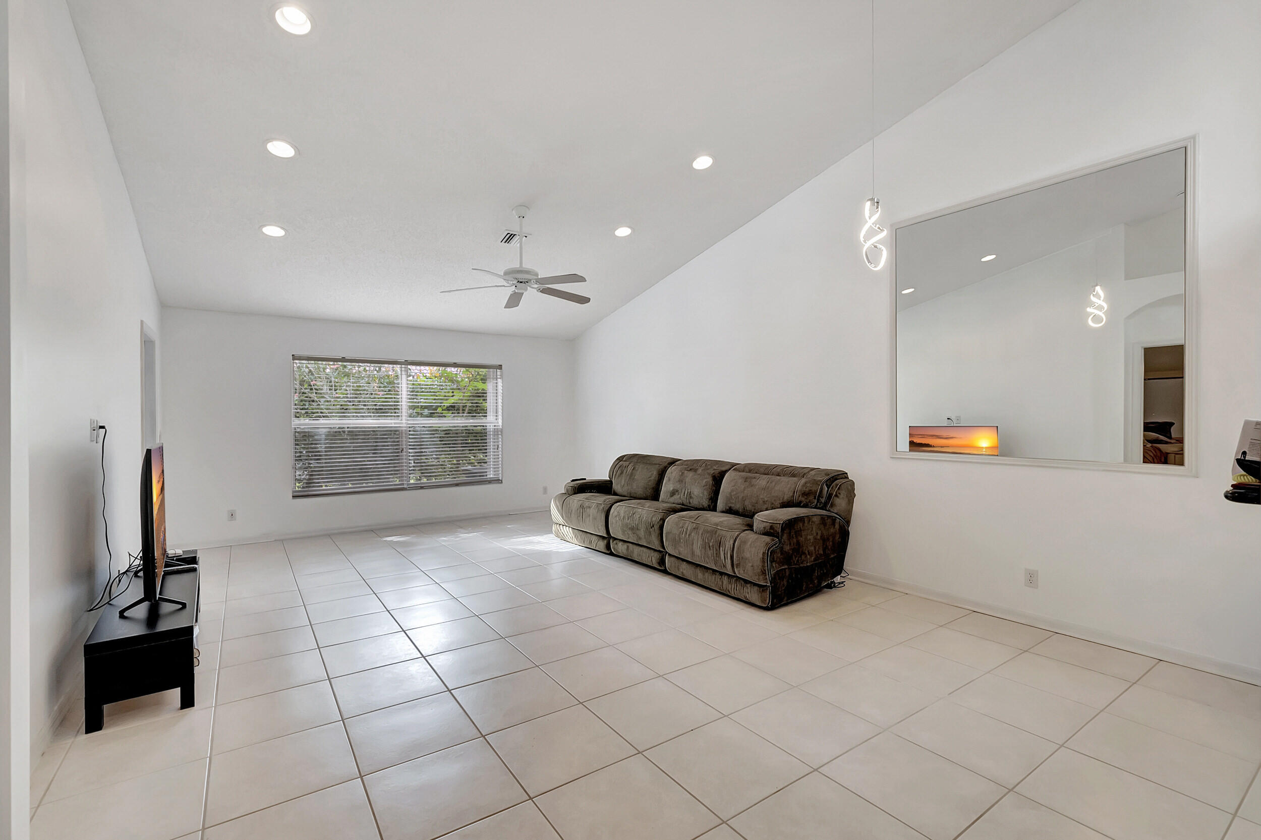 6112 Petunia Road Delray Beach, FL 33484 - Photo 4 of 29 LIVING AREA