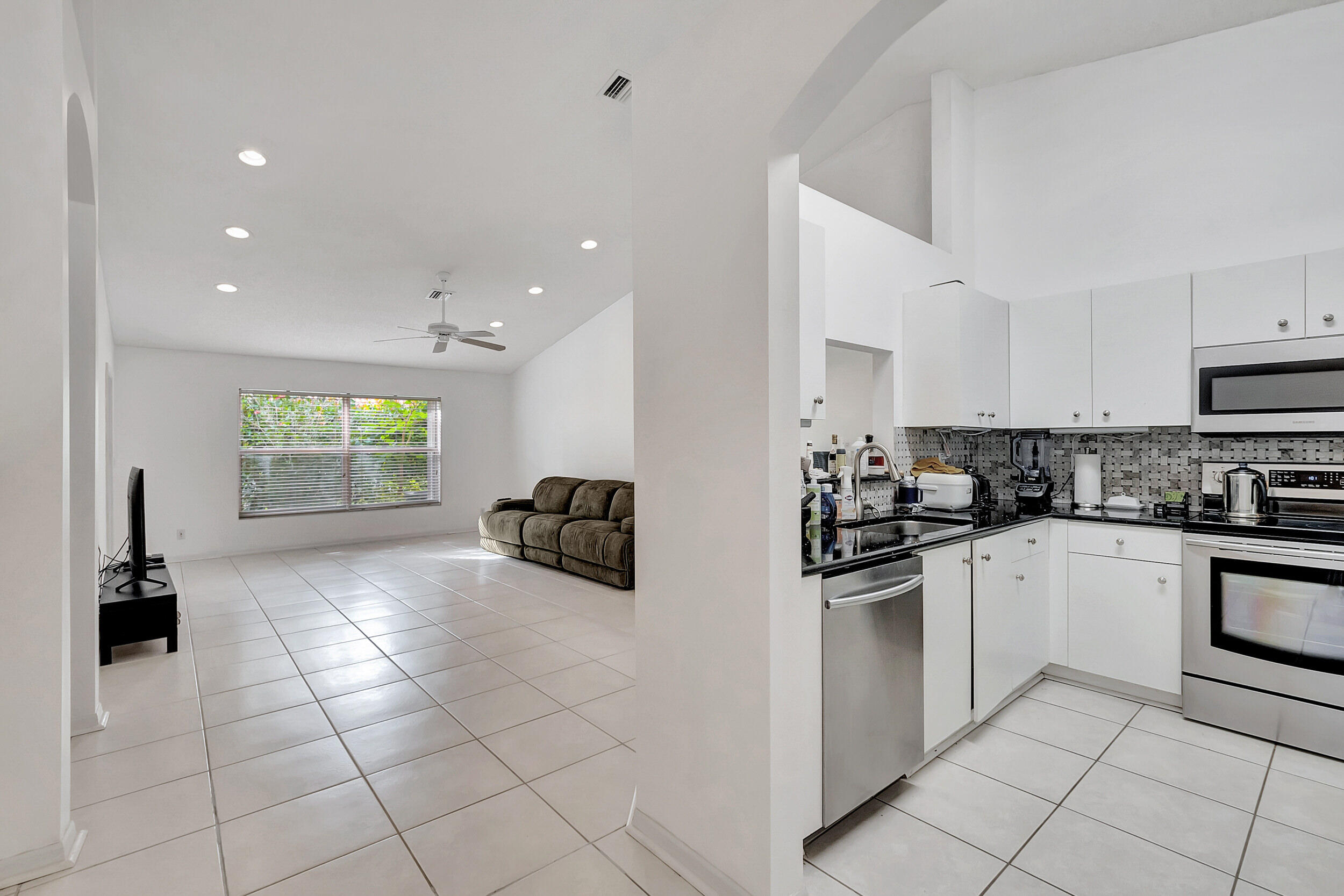 6112 Petunia Road Delray Beach, FL 33484 - Photo 6 of 29 KITCHEN/LIVING