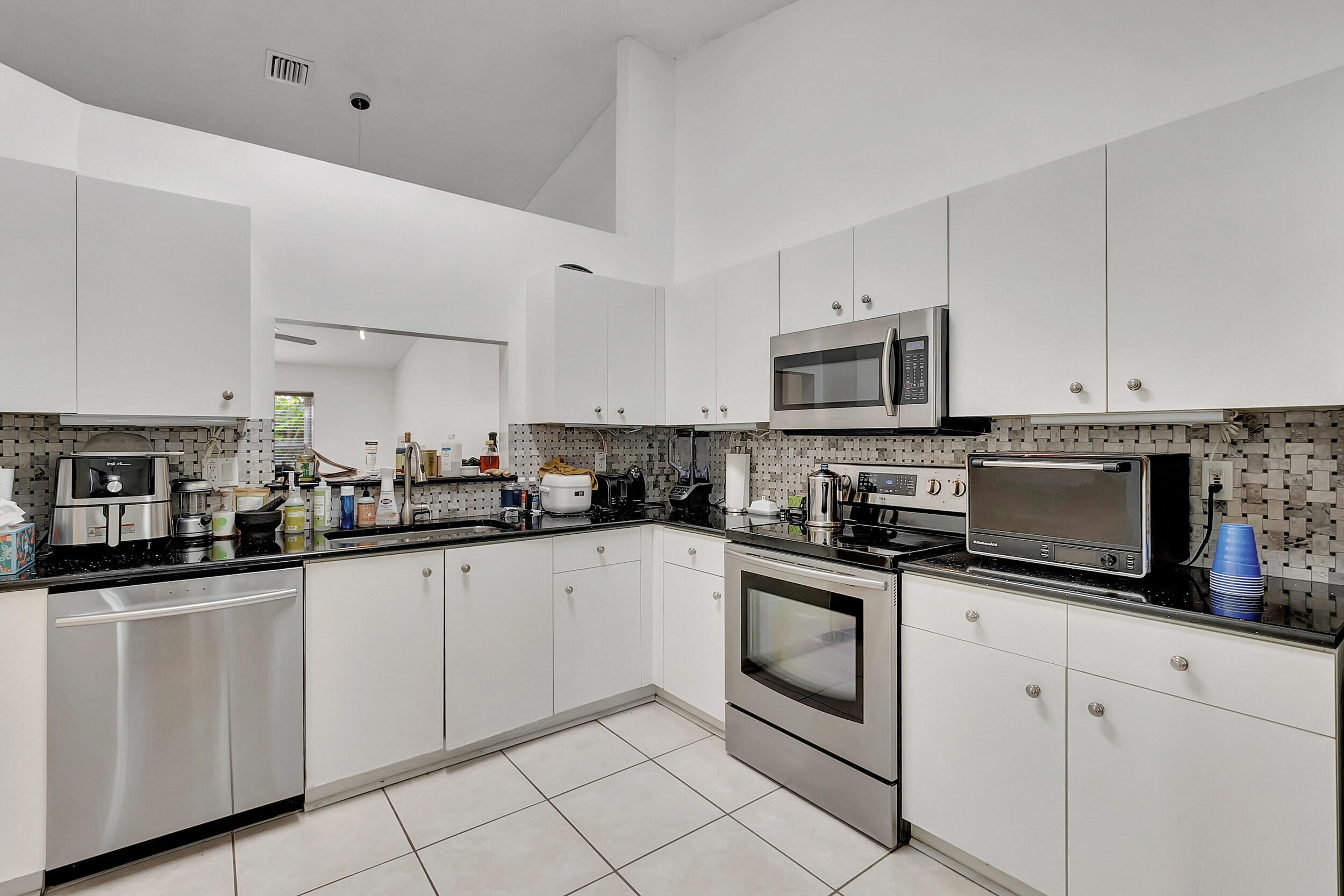 6112 Petunia Road Delray Beach, FL 33484 - Photo 7 of 29 KITCHEN