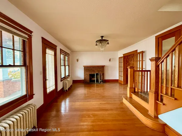 $2,995 | 421 Albany Avenue, Kingston, NY 12401