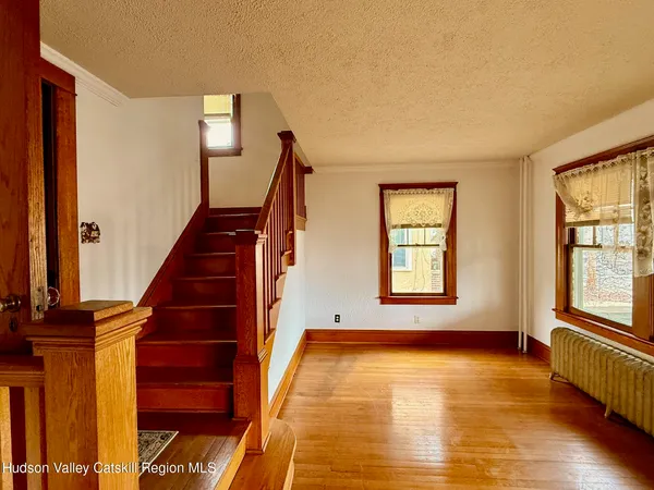 $2,995 | 421 Albany Avenue, Kingston, NY 12401