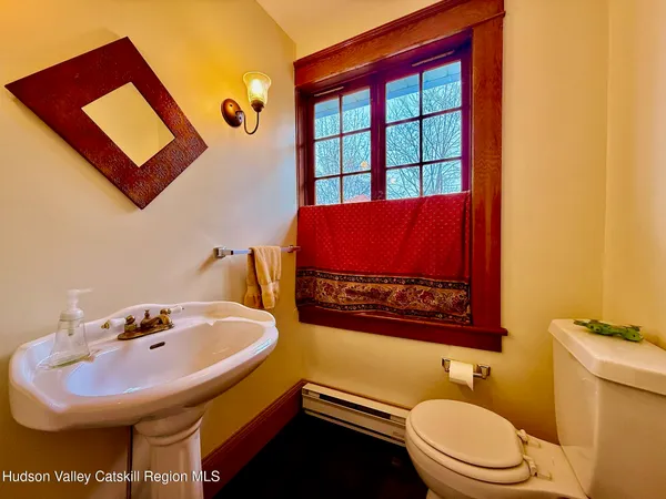 $2,995 | 421 Albany Avenue, Kingston, NY 12401