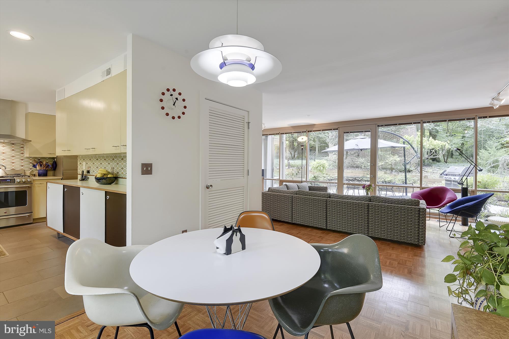 1901 Paul Spring Road Alexandria, VA 22307 - Photo 11 of 30 Breakfast/dining area showing kitchen and living