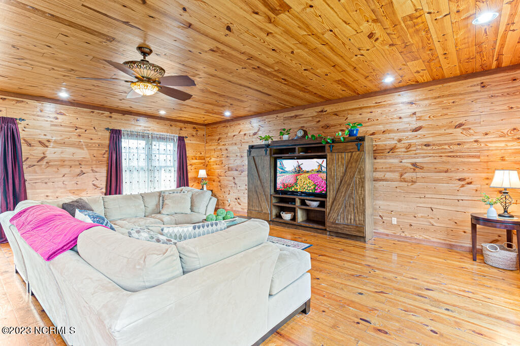 1158 Crabtree Road Carthage, NC 28327 - Photo 9 of 46 Living Room