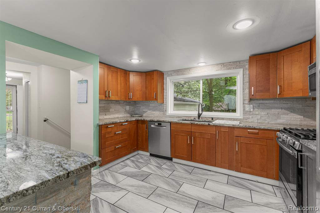 18491 Savage Road Belleville, MI 48111 - Photo 18 of 49