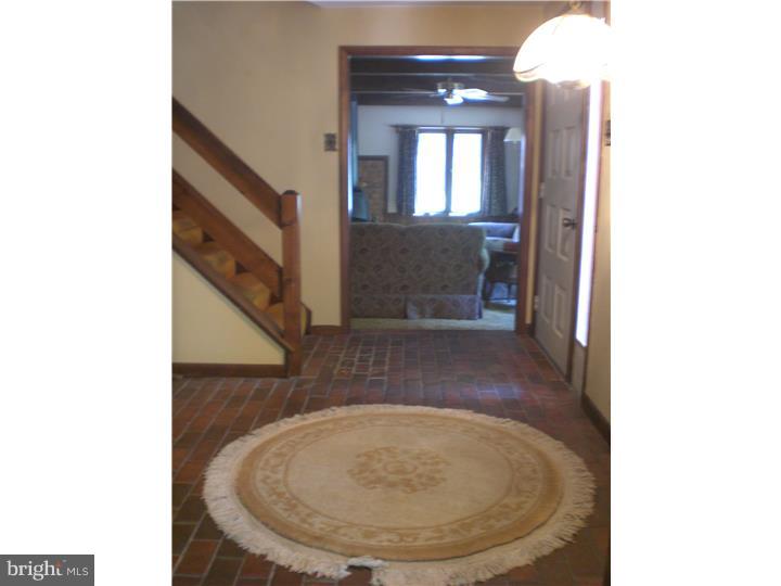 89 Oechsle Road Woodstown, NJ 08098 - Photo 4 of 24 Foyer