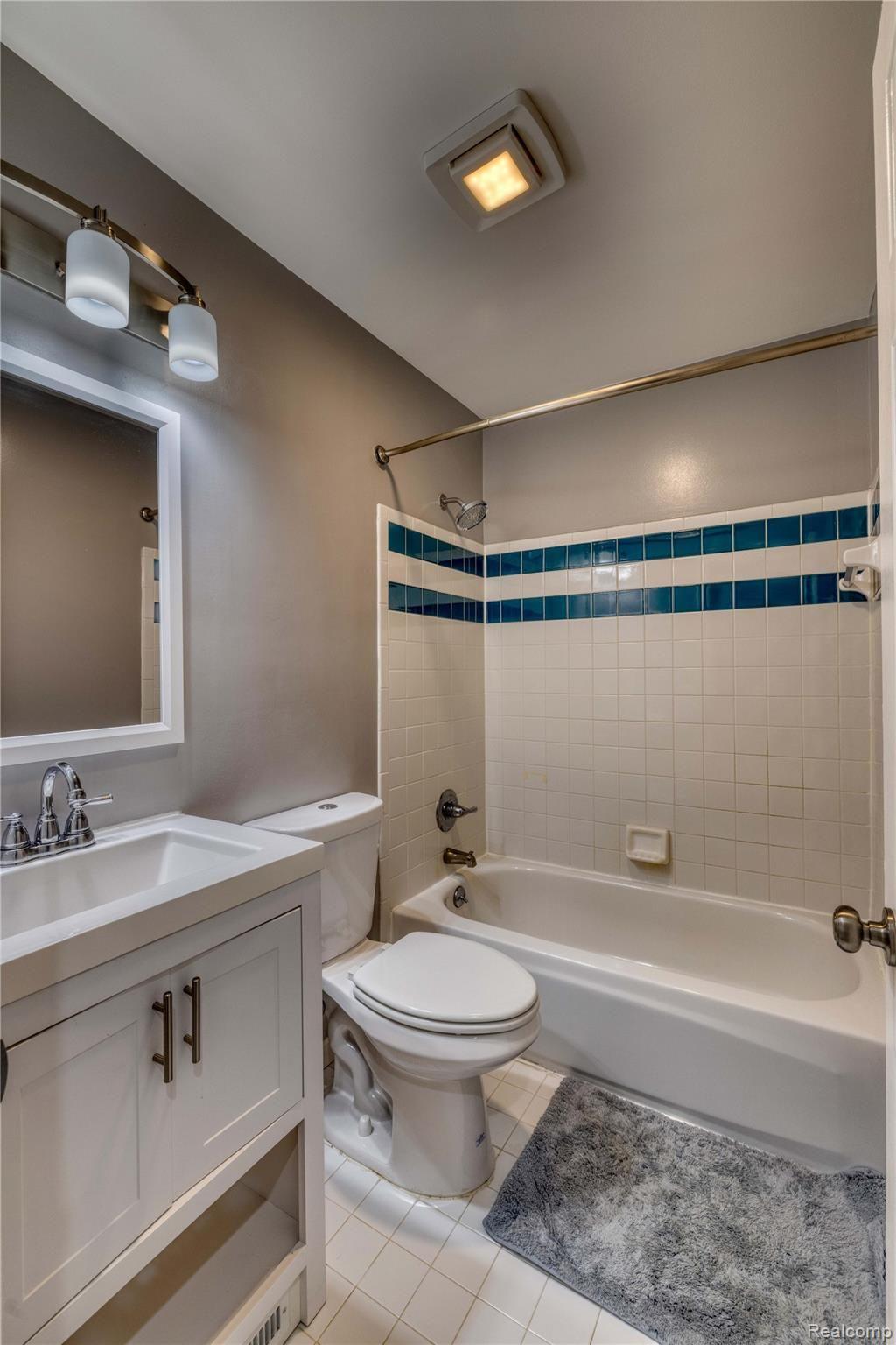 2356 Hiller Road West Bloomfield, MI 48324 - Photo 19 of 30 GuestBathroom2.jpg