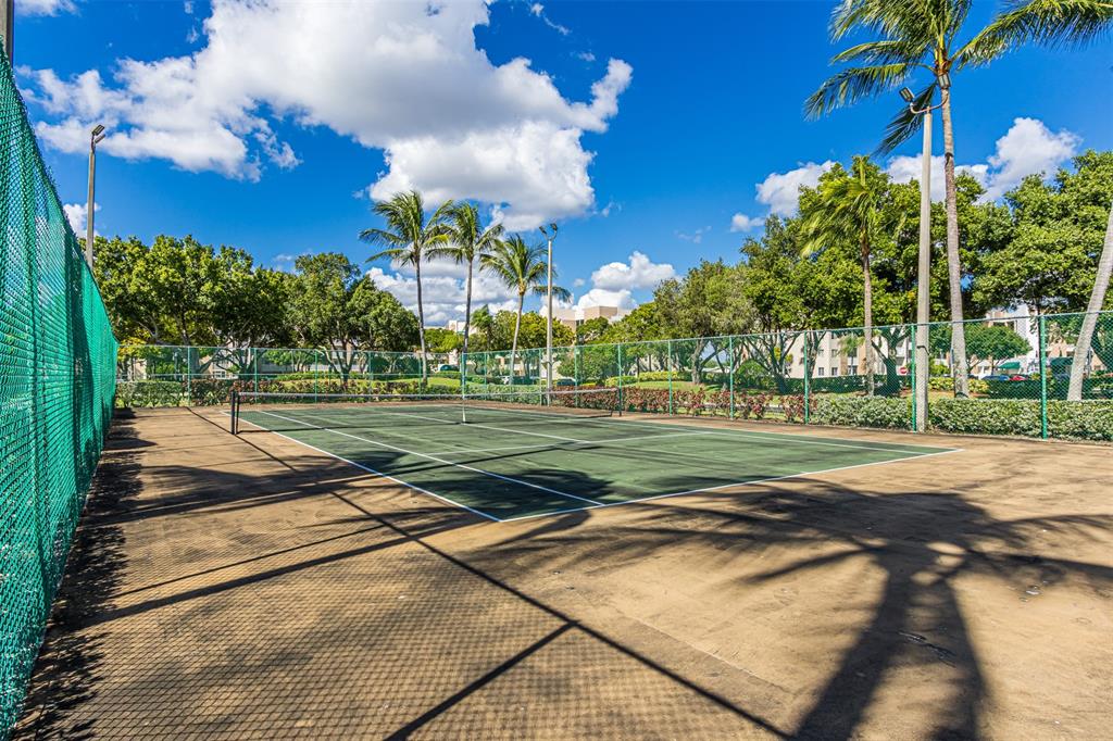9537 Weldon Circle, Unit 404 Fort Lauderdale, FL 33321 - Photo 37 of 39 a view of a basketball court