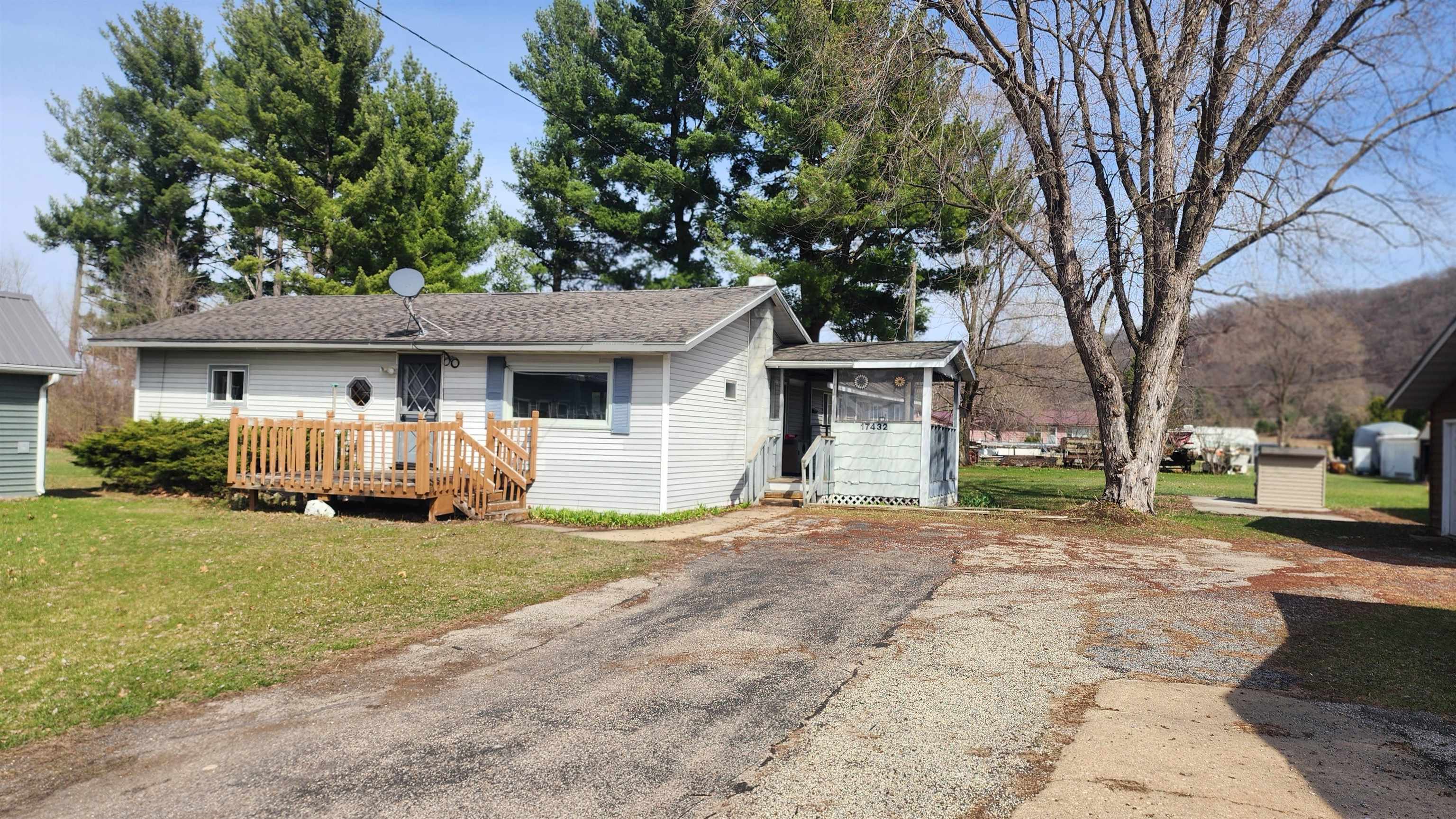 17432 Oakes Road Boscobel, WI 53805 - Photo 2 of 27
