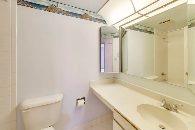 $299,000 | 6340 Americana Drive, Unit 904, Willowbrook, IL 60527