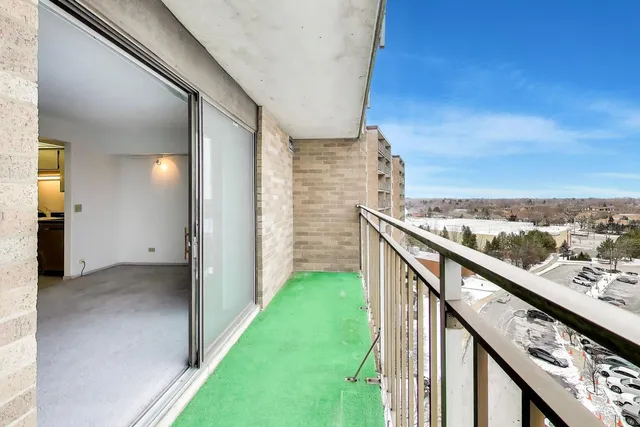 $299,000 | 6340 Americana Drive, Unit 904, Willowbrook, IL 60527