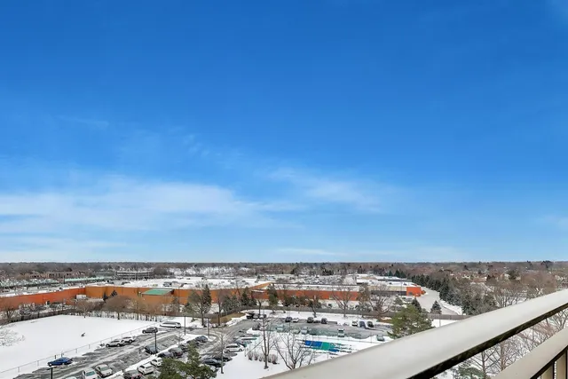 $299,000 | 6340 Americana Drive, Unit 904, Willowbrook, IL 60527