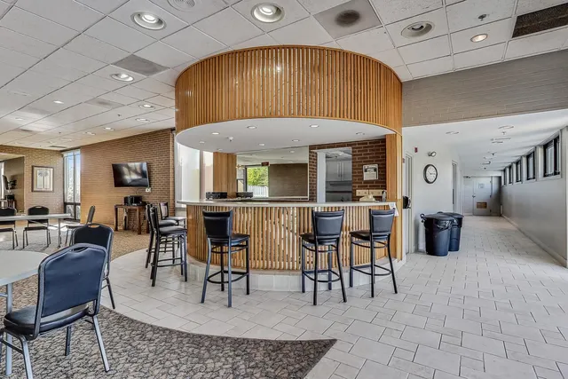 $299,000 | 6340 Americana Drive, Unit 904, Willowbrook, IL 60527