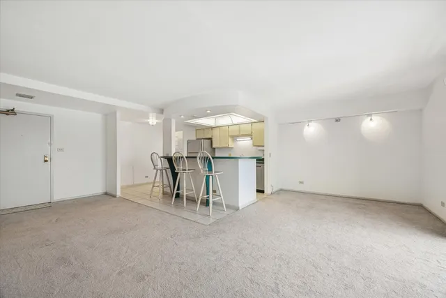 $299,000 | 6340 Americana Drive, Unit 904, Willowbrook, IL 60527