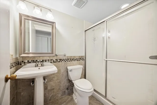 $299,000 | 6340 Americana Drive, Unit 904, Willowbrook, IL 60527