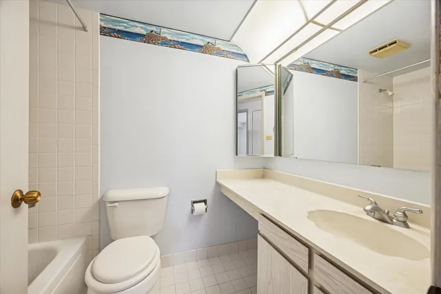 $299,000 | 6340 Americana Drive, Unit 904, Willowbrook, IL 60527