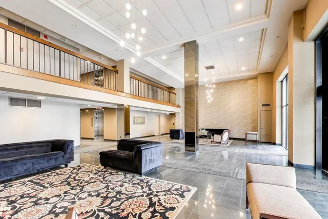 $299,000 | 6340 Americana Drive, Unit 904, Willowbrook, IL 60527