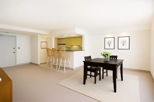 $299,000 | 6340 Americana Drive, Unit 904, Willowbrook, IL 60527