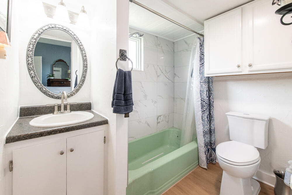 2082 Green Pond Road Aiken, SC 29803 - Photo 11 of 20 Full Bathroom!