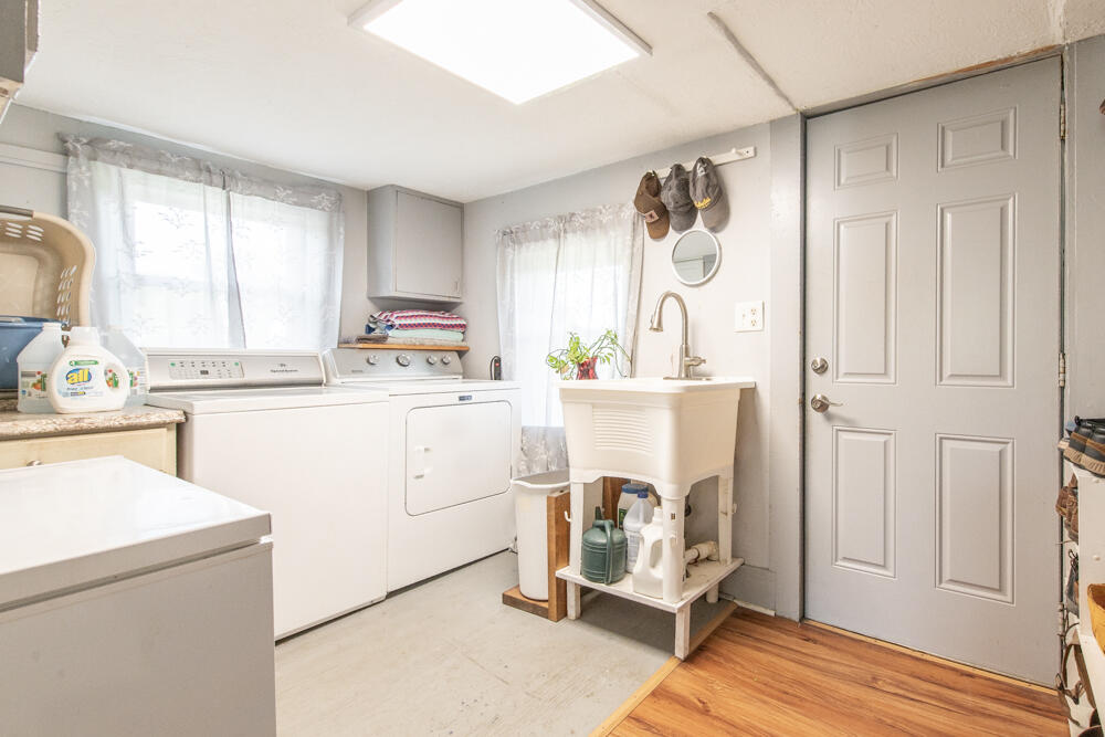 2082 Green Pond Road Aiken, SC 29803 - Photo 12 of 20 Spacious Laundry Room!