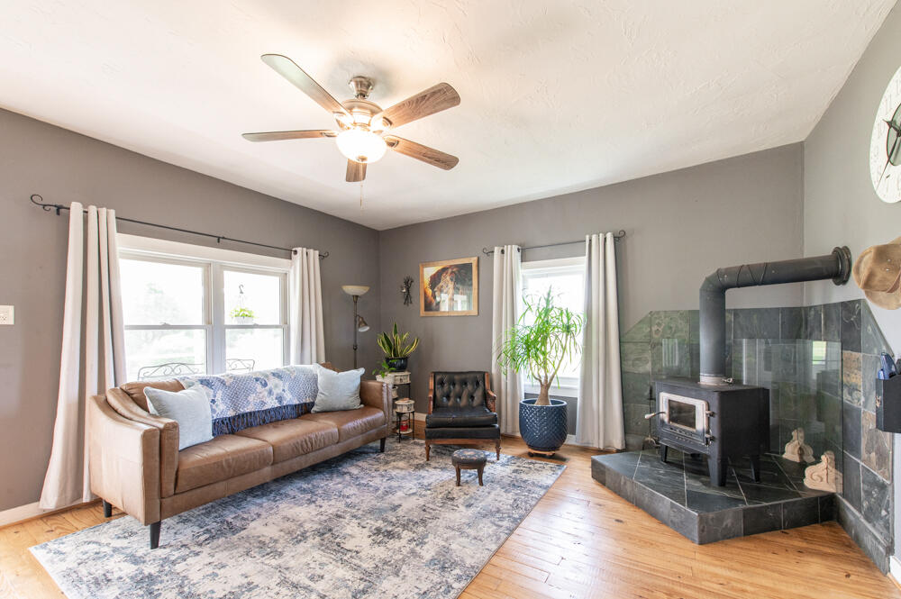 2082 Green Pond Road Aiken, SC 29803 - Photo 5 of 20 Wood Burning Stove!