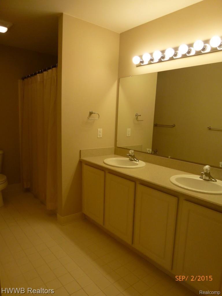 2266 Preserve Lane, Unit 30 Rochester, MI 48309 - Photo 34 of 44 Upstairs Hall Bath w/Double Sinks