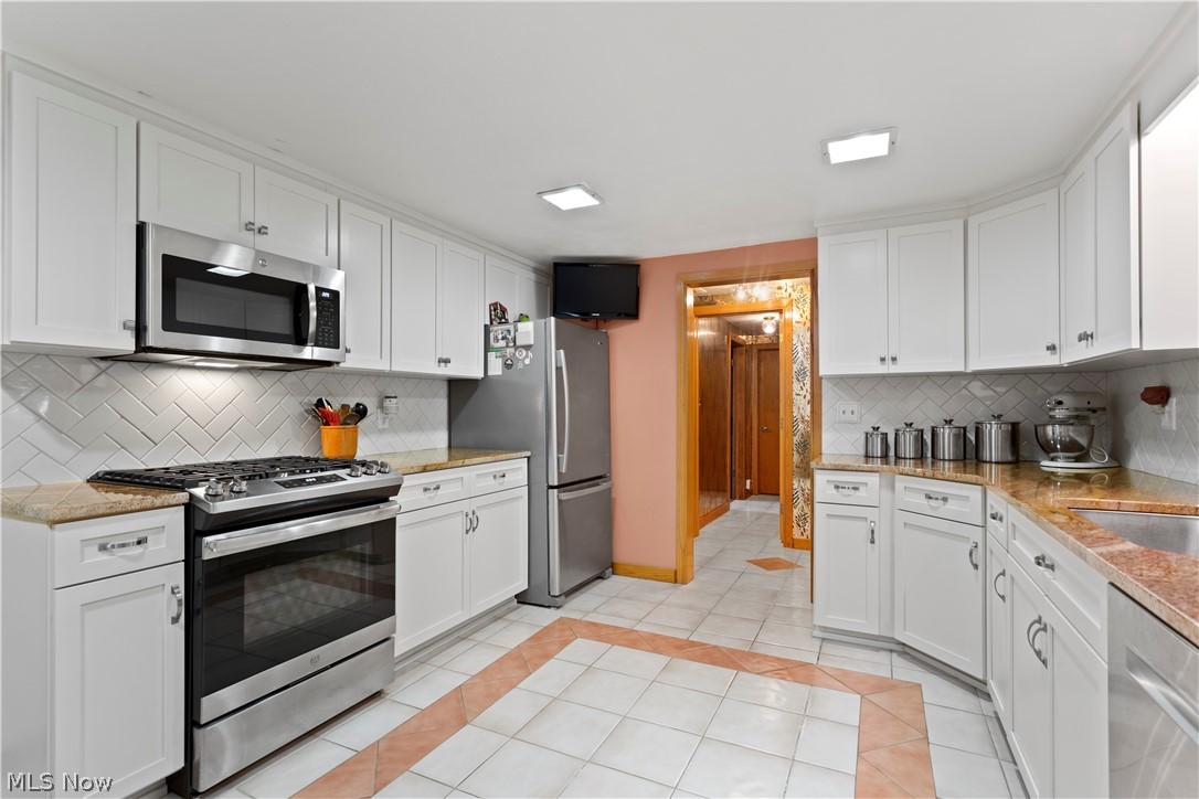 6041 Middle Ridge Road Lorain, OH 44053 - Photo 4 of 35 Gallery Image 4