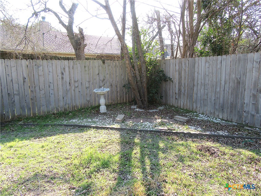 4113 Fox Trail Temple, TX 76504 - Photo 26 of 30 a backyard of a house