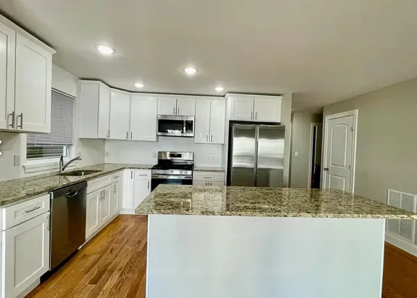 $2,800 | 188 Custer Avenue, Unit 2, Newark, NJ 07112