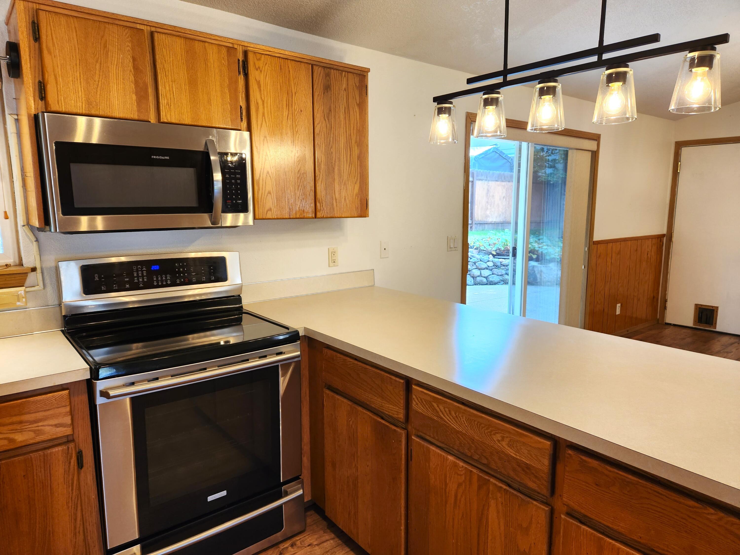 757 Talbot Street Eagle Point, OR 97524 - Photo 8 of 28 Gallery Image 8