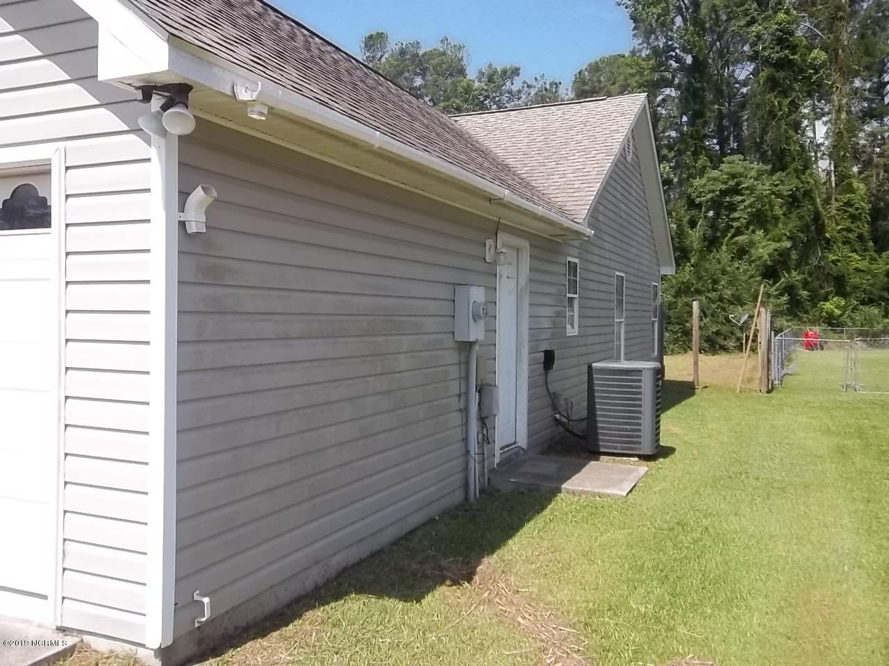 308 Church Road Havelock, NC 28532 - Photo 3 of 15 Right Side