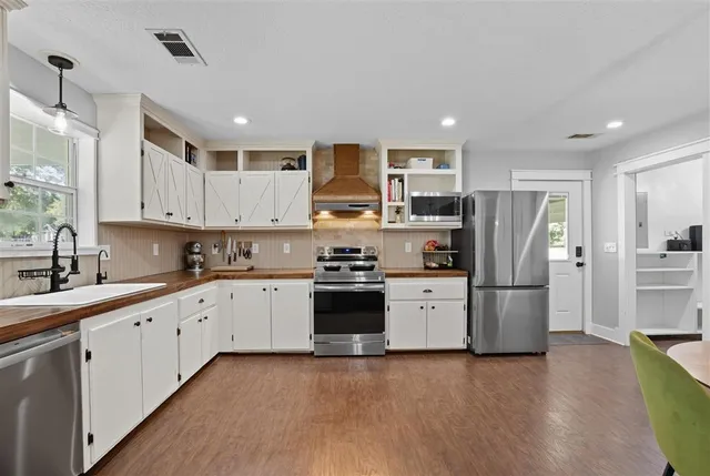 $595,000 | 405 Dove Lane, Leesville, LA 71446