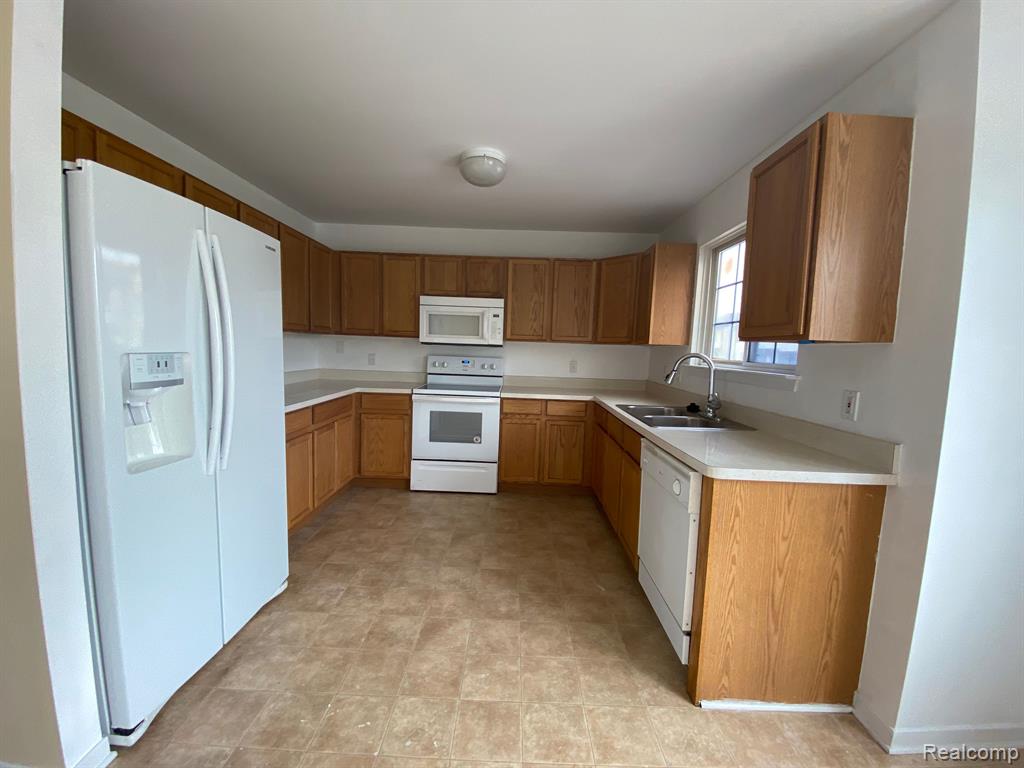 215 Oak Ridge Drive Pontiac, MI 48341 - Photo 9 of 20